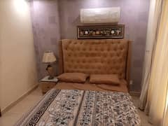 1 BED FULLY LUXURY AND FULLY FURNISH IDEAL LOCATION EXCELLENT FLAT FOR RENT IN BAHRIA TOWN LAHORE