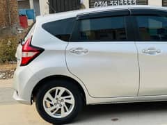 Nissan Note E Power 2017 0