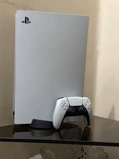 PS5 BRAND NEW CONDITION JUST FEW DAYS USED