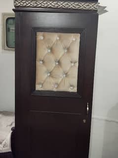 single cupboard/ almari/ wardrobe in excellent condition for sale 0