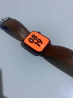 APPLE WATCH SERIES 7 ( 45 MM ) SCRATCHLESS NEW CONDITION