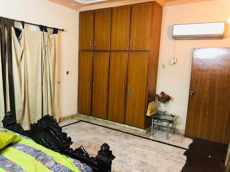 12 marla furnished upar portion for rent in johar town block A 
Bed 
Ac 
Included
Near to kips college 
Hot hot location 
Main Allah hu chowk 2