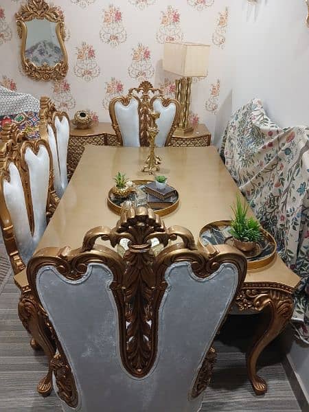 Royal dining table 0