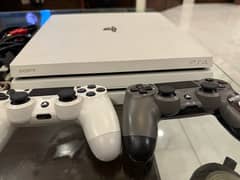 Playstation 4 Pro White with Two Controllers Jailbreak 10 Games