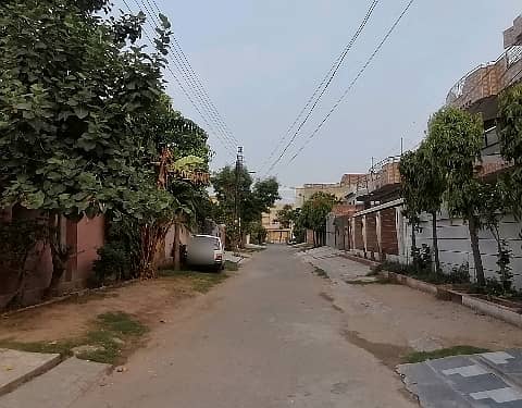 Single Storey 1 Kanal House Available In Marghzar Officers Colony For Sale 4