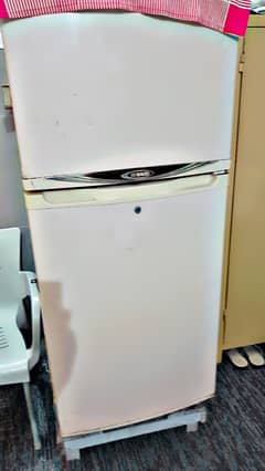 Waves 12 Cu Ft Refrigerator - Excellent Condition!