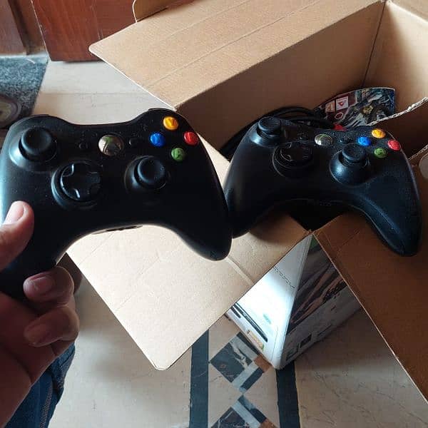 xbox 360 with two controls 1