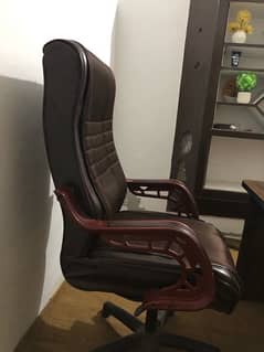 Office chair hai 10by10