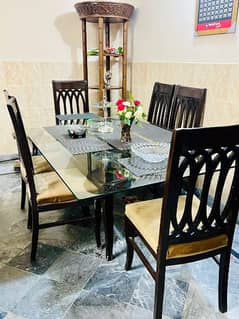 Dining table for sale.