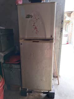 dowlance small 2 door size fridge 9122