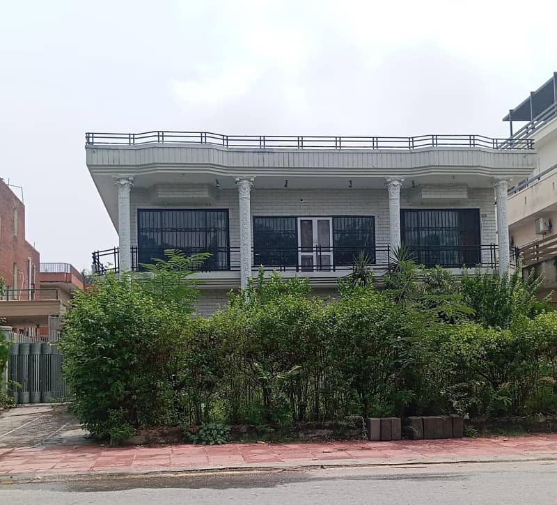 I-8/4. One. Kanal upper portion separate gate main Double road office and family purpose available for rent 0