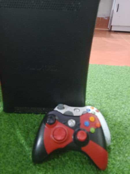 Xbox 360 with 2 original controller 4