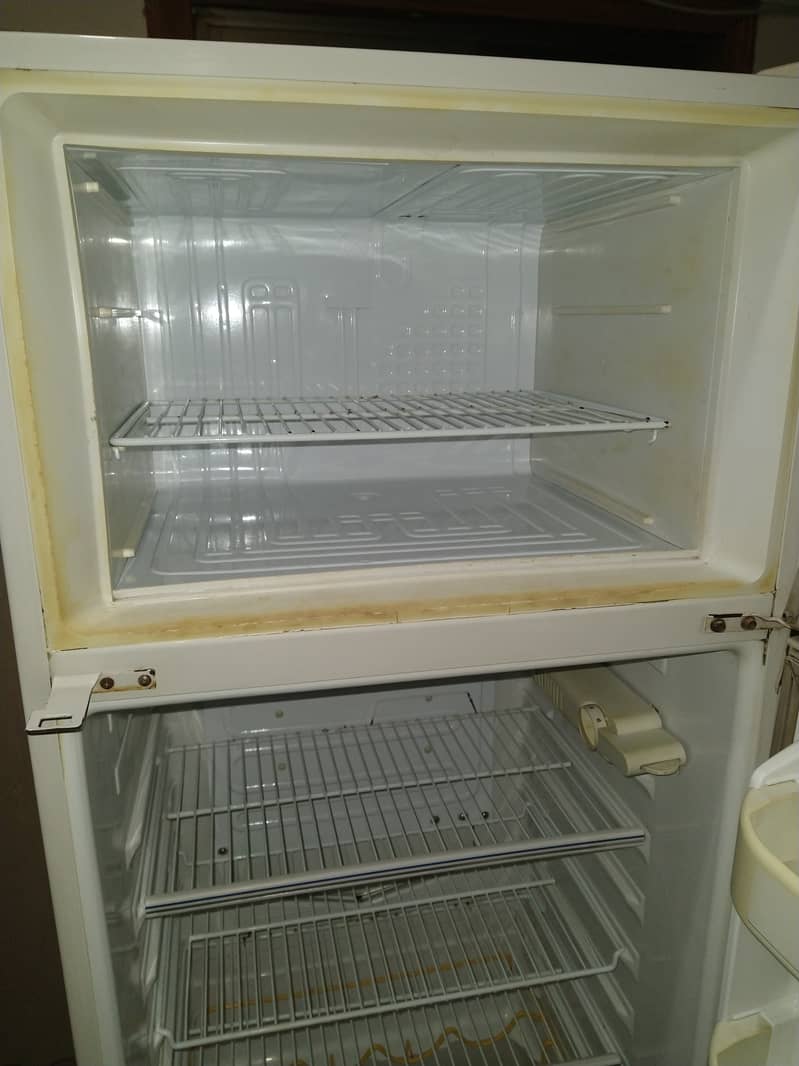 Dawlance Medium size refrigerator 1