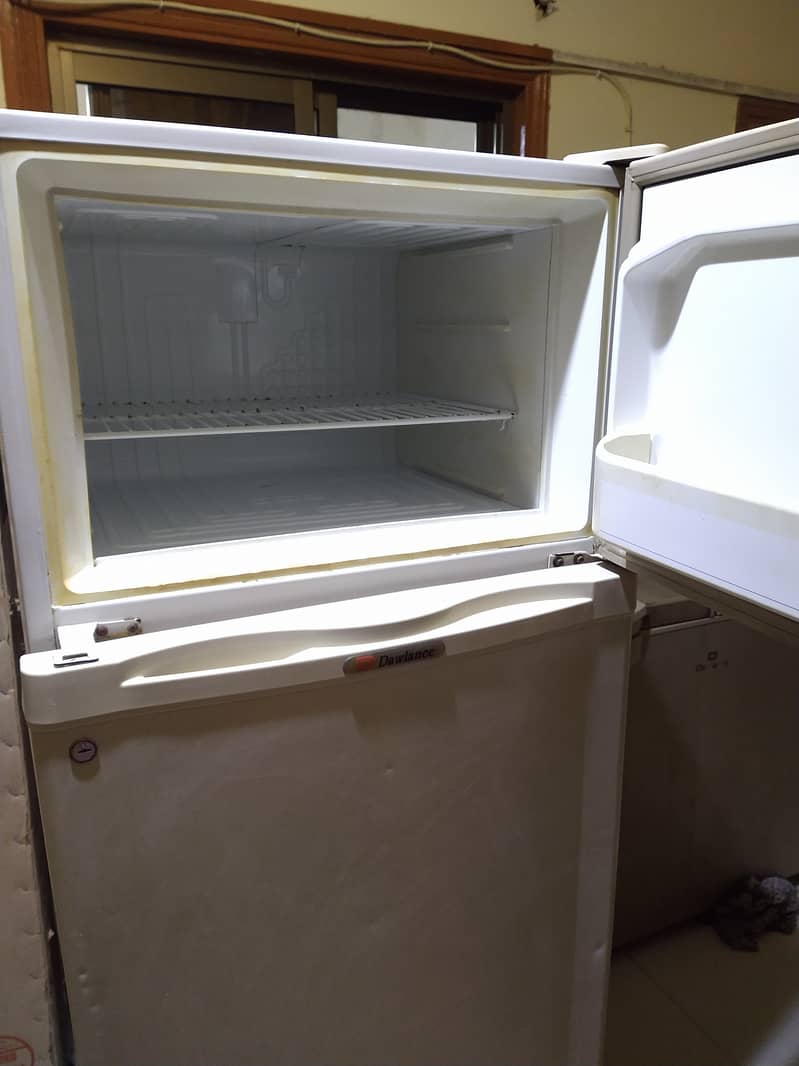 Dawlance Medium size refrigerator 5