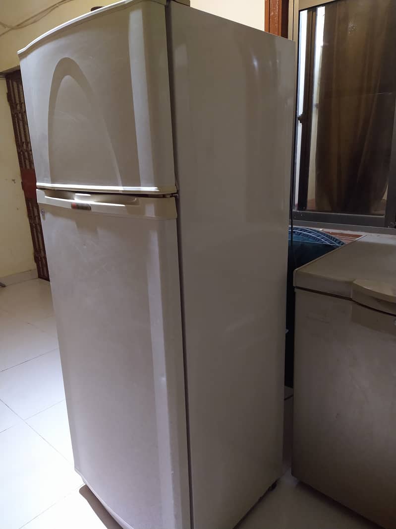 Dawlance Medium size refrigerator 7