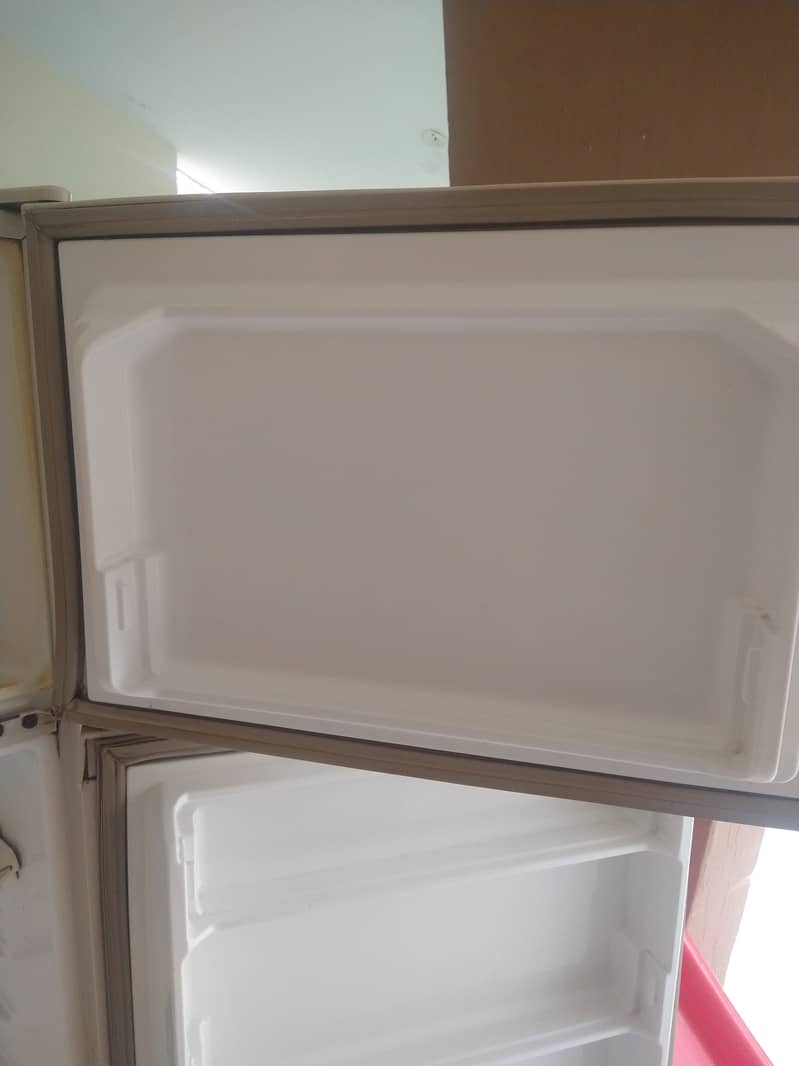 Dawlance Medium size refrigerator 13