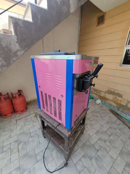 Ice Cream Machine Brand New 11