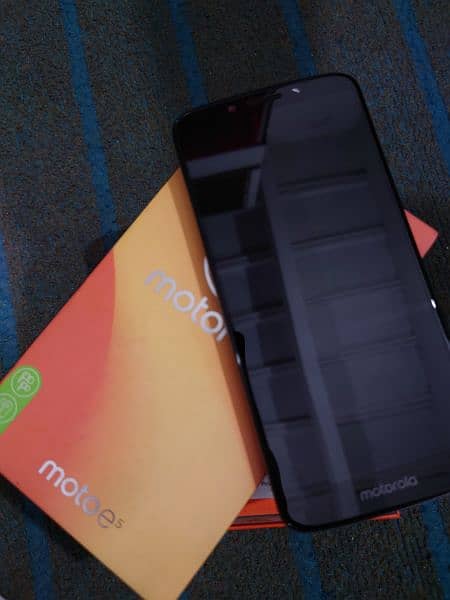 moto e5 brand new just box open 0