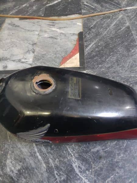 Honda 125 Black Fuel Tank or Side Tape 3