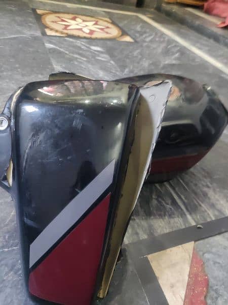 Honda 125 Black Fuel Tank or Side Tape 4