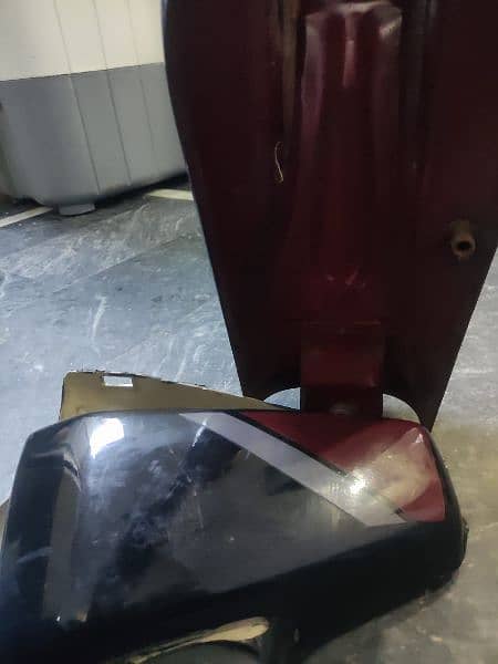 Honda 125 Black Fuel Tank or Side Tape 6