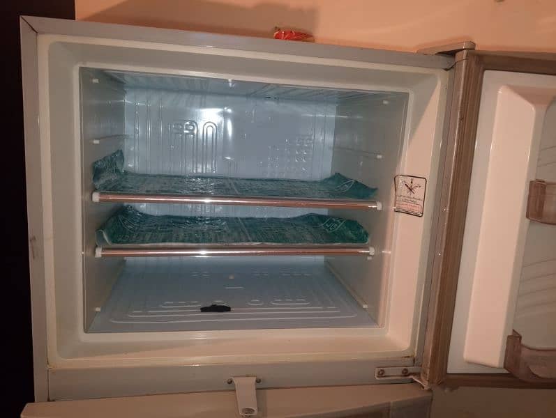 Dawlance fridge new condition and full 10/10 condition 2