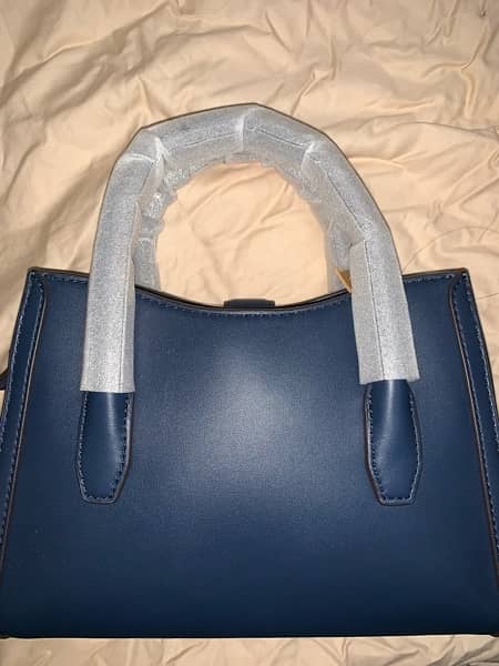 **BRAND NEW** ORIGINAL Michael Kors Gabby Navy Blue Purse 4