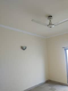 10 SLIGHTLY USED UPPER PORTION IS AVAILABLE FOR RENT ON TOP LOCATION OF VALENCIA TOWN LAHORE