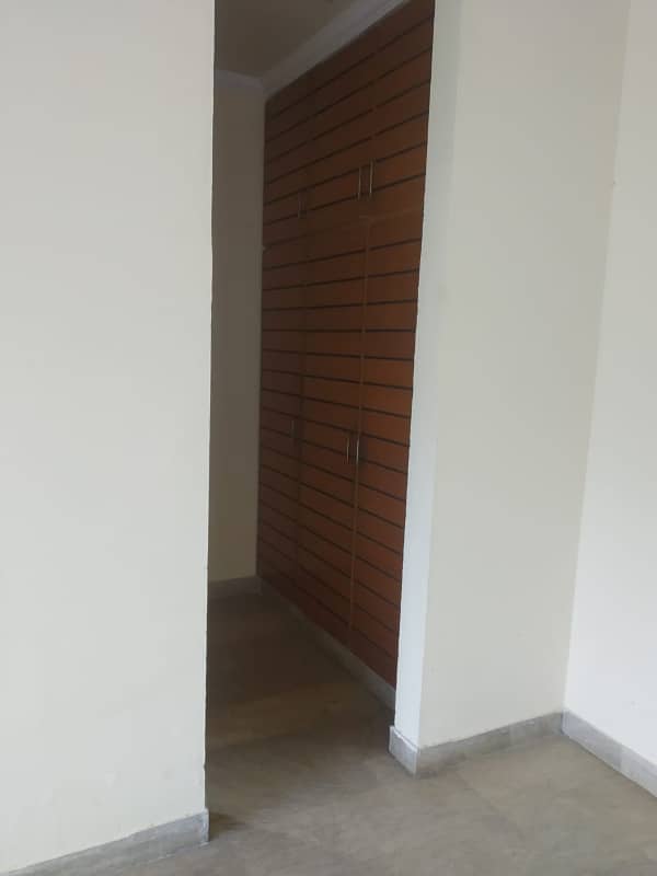 10 SLIGHTLY USED UPPER PORTION IS AVAILABLE FOR RENT ON TOP LOCATION OF VALENCIA TOWN LAHORE 10