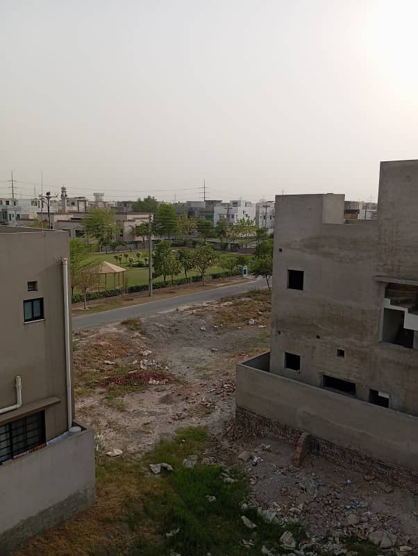 H block near to park very prime location house for Sale 3