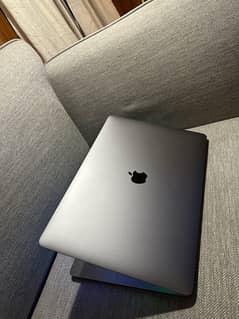 MacBook Pro 2019 (15.4 inch) in 1 TB SSD in Warranty