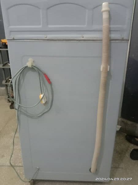 Metallic Body Washing Machine for sale in very good condition 2