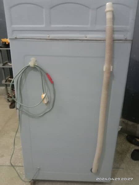 Metallic Body Washing Machine for sale in very good condition 3