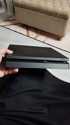 ps 4 slim 500 gb hard disk with original controller and two games