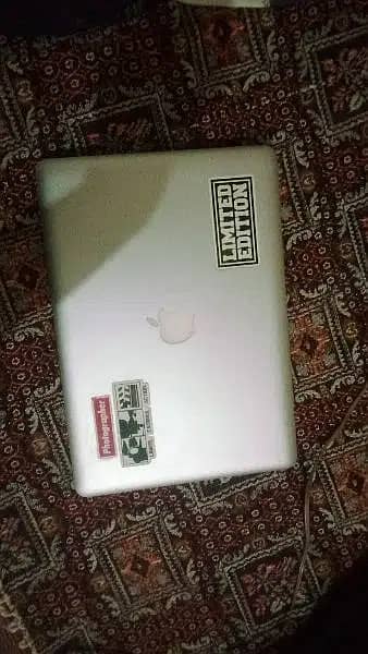 Macbook Good Condition 1