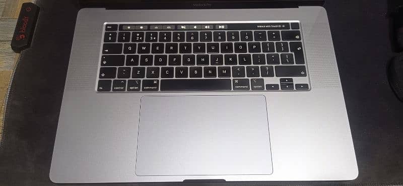 Macbook pro 2019| i7 | 16 inch | 1 tb | 10/10 condition 3