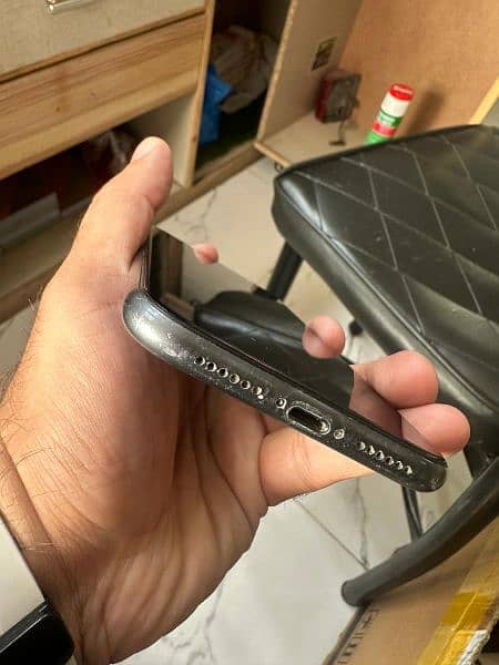 iPhone 11 128 GB PTA 4