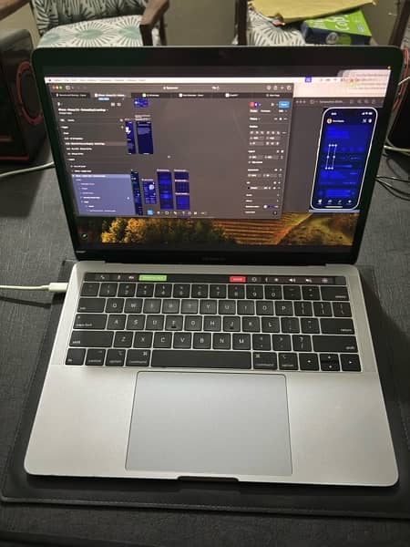 Macbook pro 13 inc core i5 2019 16 gb RAM 512 space 1