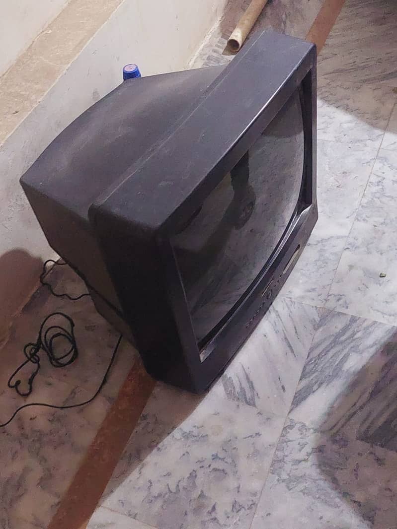 Sony TV old for sale 2