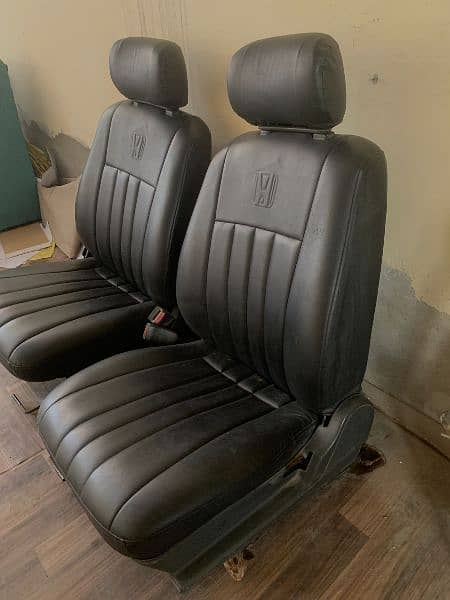 Front 2 seats for sale 0