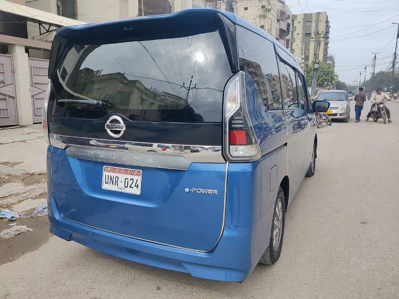 Nissan Serena Model 2018 15