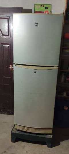 pel medium size fridge