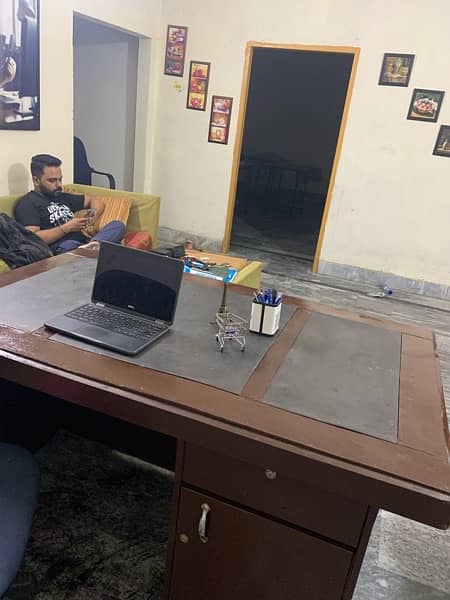 office table for sell 3