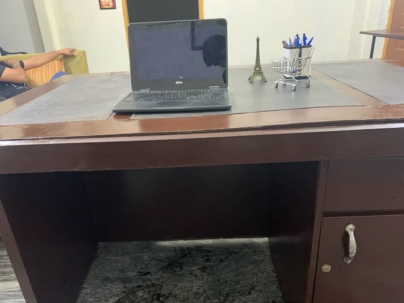 office table for sell 5