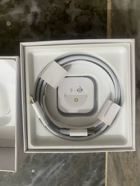 Apple Airpod pro with charging case 3