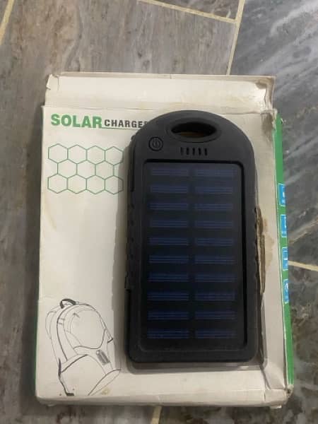 SOLAR CHARGER 10000 mah 0