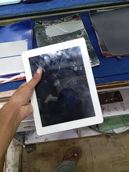 Ipad apple walo ka 32gb storage ma all okay 1