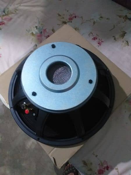 speakers box is jbi 725 model and speaker is blackwindon 1