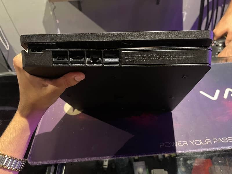 PS4 slim 2