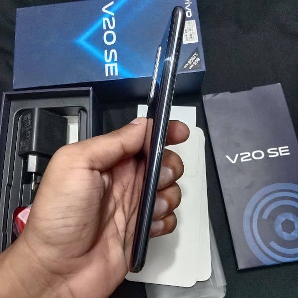 Vivo V20SE 8/128 7